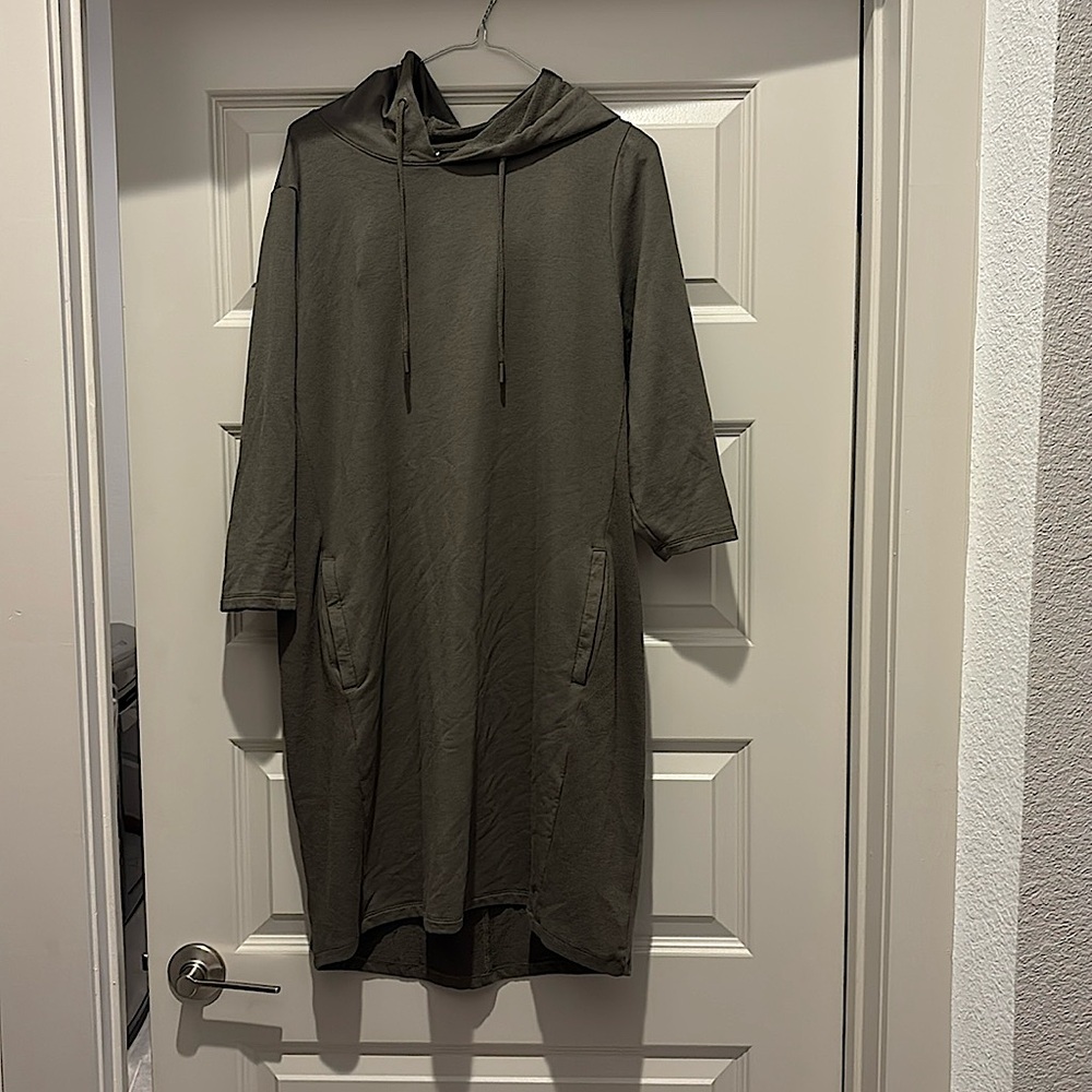 Woman’s dress with pockets and a hoodie